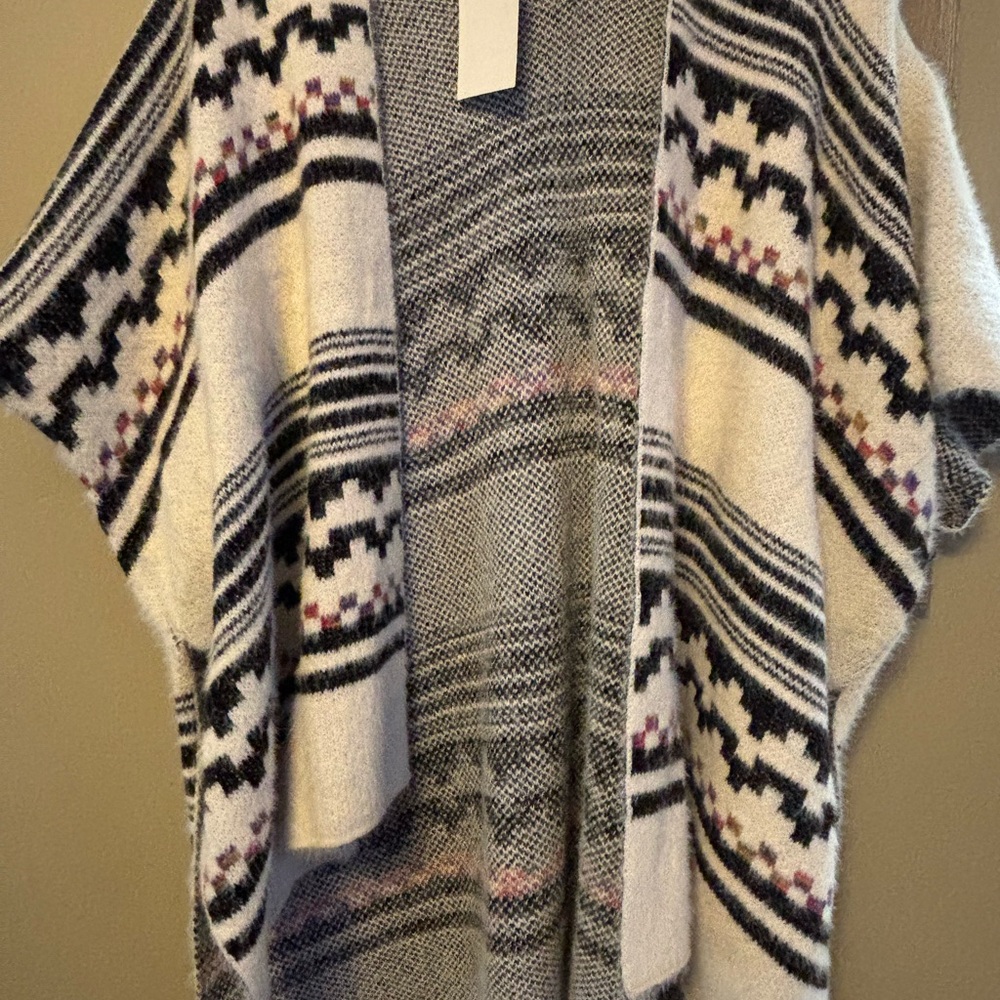 Women's Patterned Sweater - Black and White